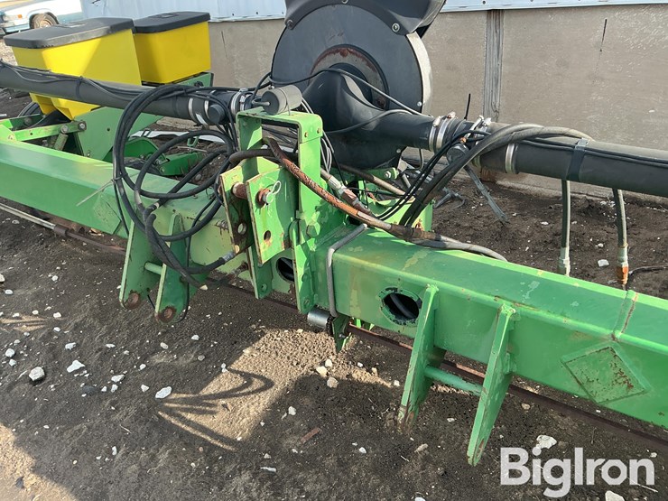 john-deere-7300-image-11