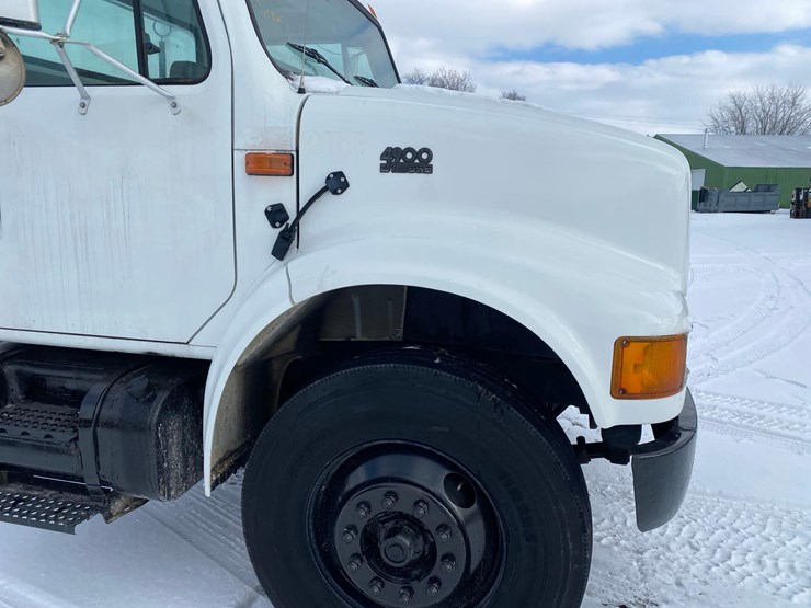 2001-case-ih-4900-image-9