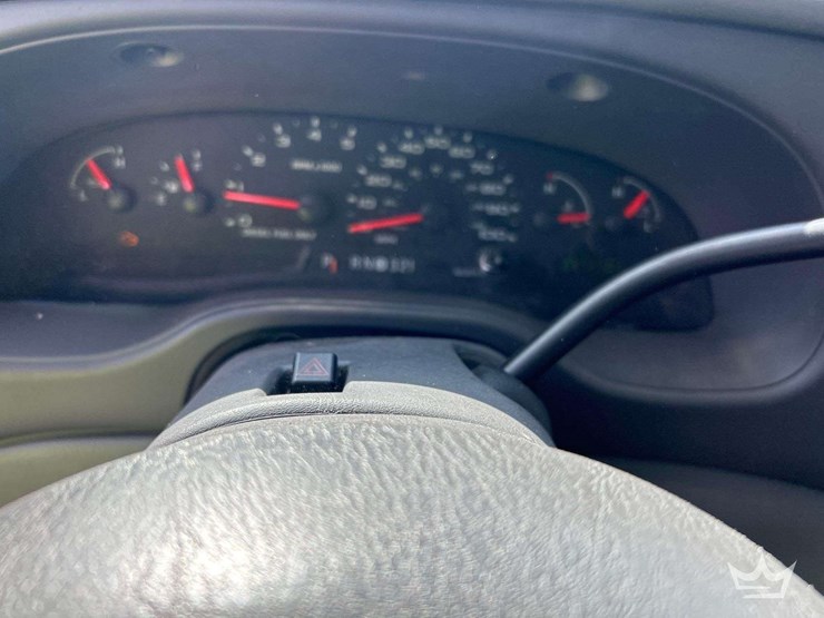 2006-ford-cargo-image-12