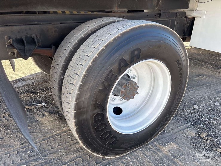 2006-international-durastar-4300-image-56