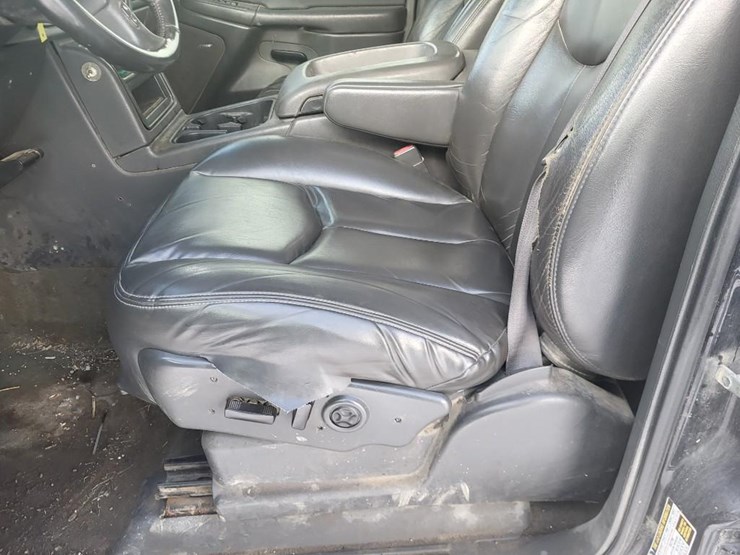 2004-chevrolet-2500hd-image-42