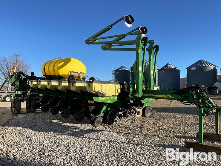 2009-john-deere-1770nt-image-3