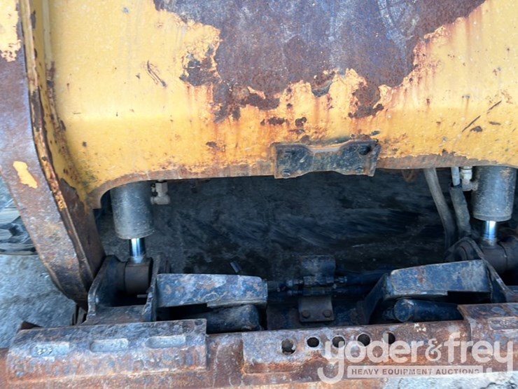 2012-caterpillar-252b3-image-23