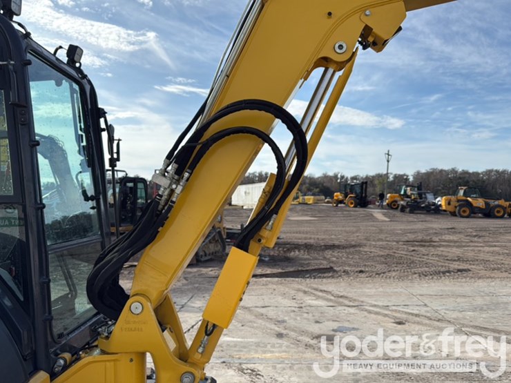 2023-komatsu-pc55mr-image-16