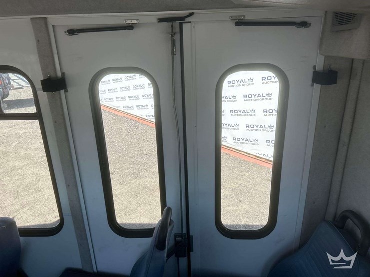 2016-ford-e350-image-24