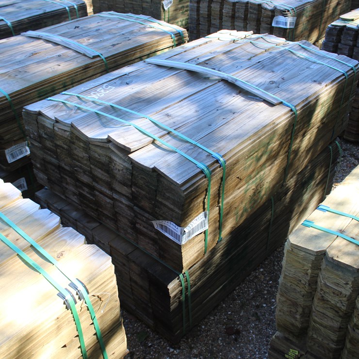 #24615 • 2 BUNDLES OF 5/8IN X 6FT FENCE BOARDS