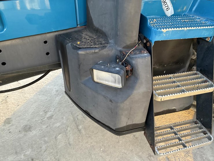 new-holland-8870-image-32