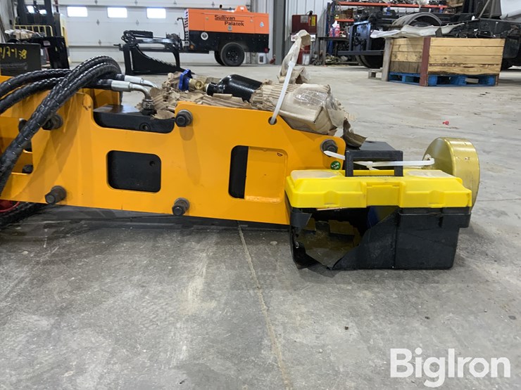 2025-giyi-d680-skid-steer-pile-hammer-(driver)-image-13