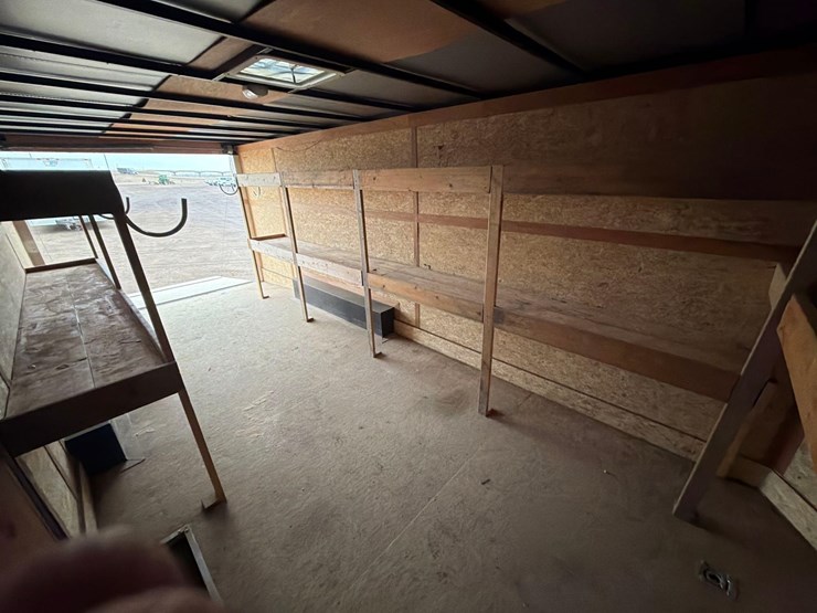 2015-stealth-enclosed-trailer-image-8