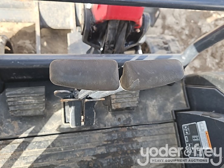 2021-yanmar-vio25-image-36