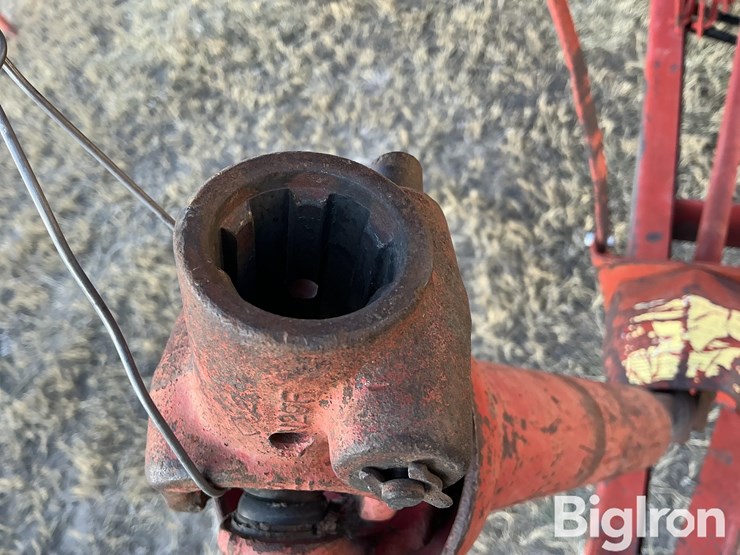 new-holland-1037-image-16