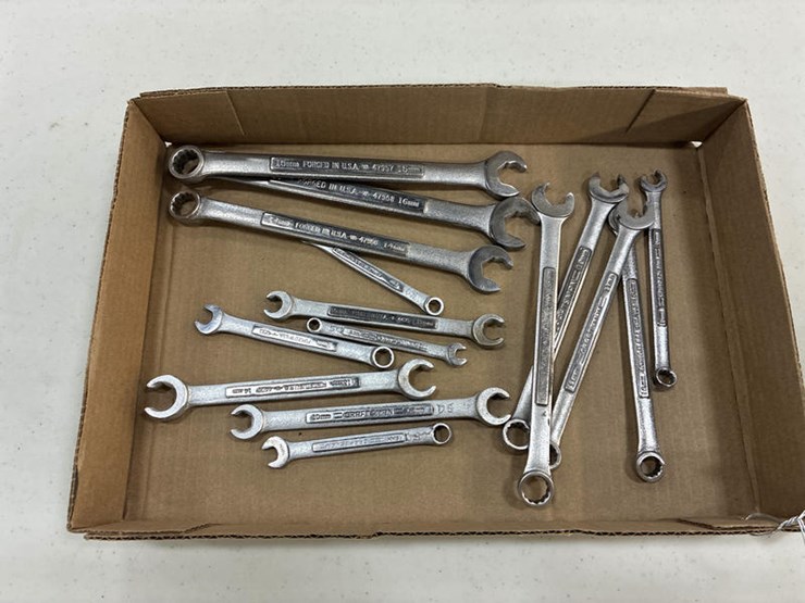 #115307-•-box-of-craftsman-metric-wrenches-image-1