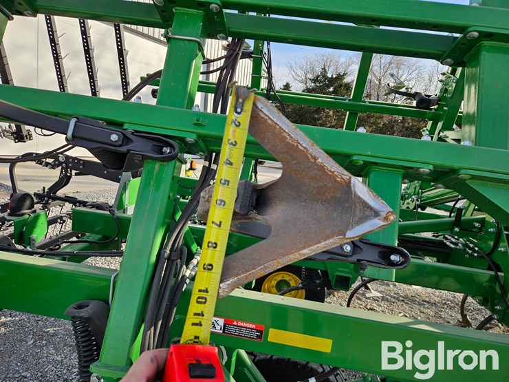 2022-john-deere-2330-image-18