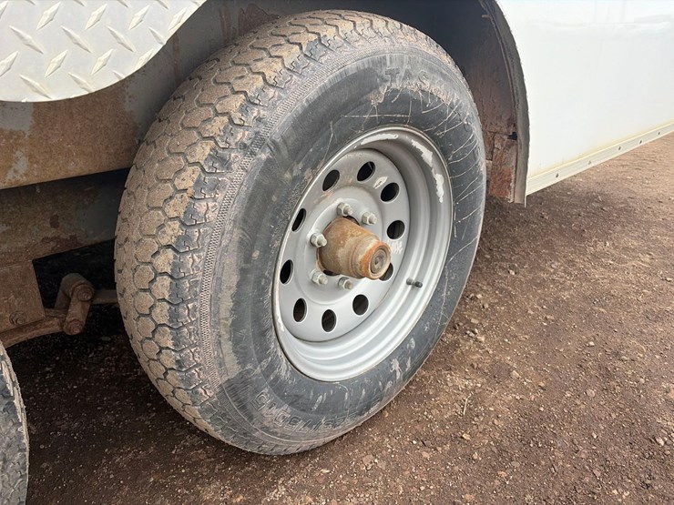 2015-stealth-enclosed-trailer-image-11