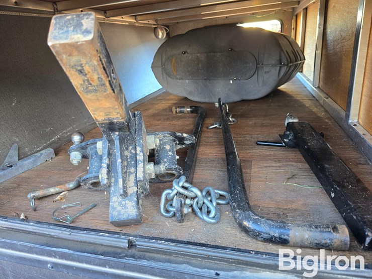 2015-keystone-bullet-272bhs-travel-trailer-image-19