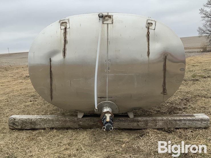 3300-gallon-horizontal-stainless-steel-fertilizer-tank-image-2