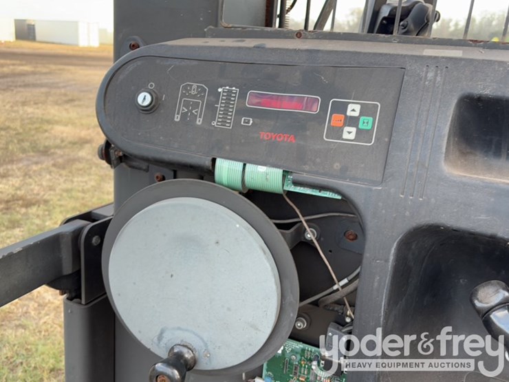 2017-toyota-6bpu15-image-13