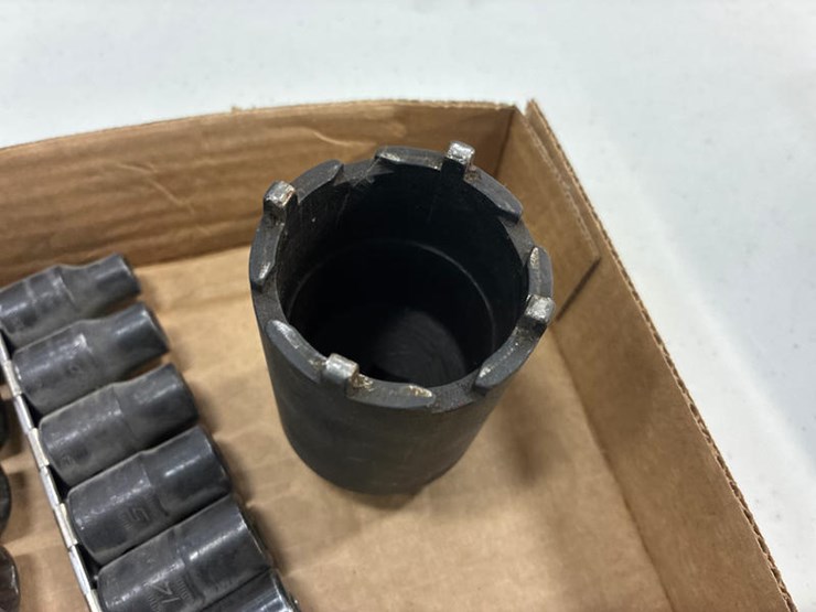 #115288-•-set-of-snap-on-metric-sockets-image-11