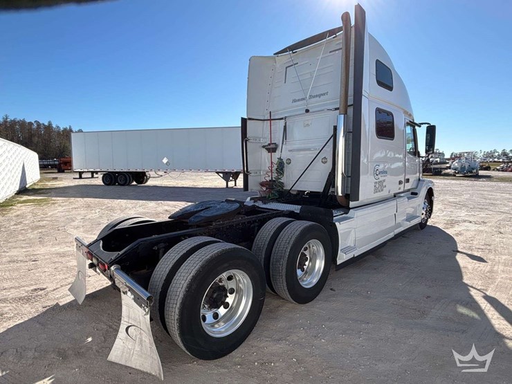 2016-volvo-vnl-t/a-sleeper-cab-truck-tractor-image-3