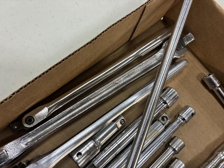 #115286-•-assorted-ratchet-&-extentions-image-7