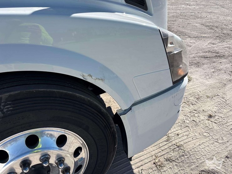 2016-volvo-vnl-t/a-sleeper-cab-truck-tractor-image-57