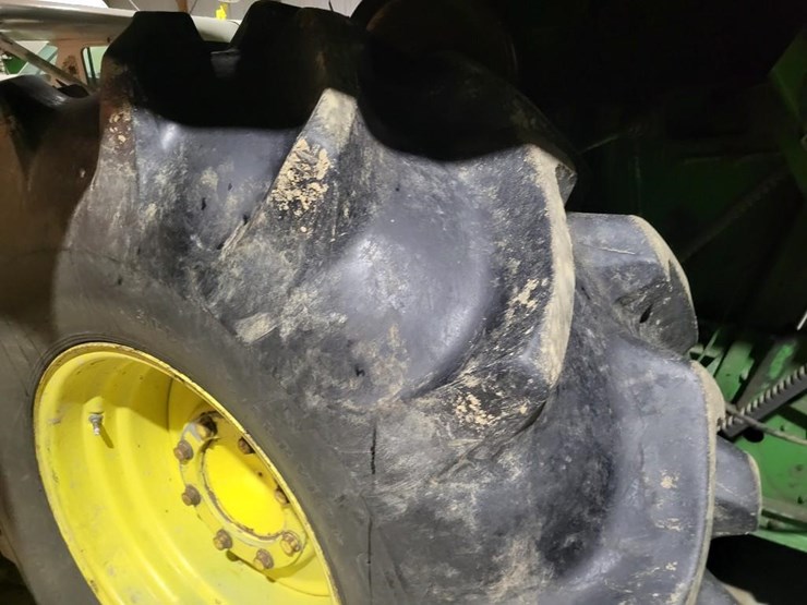 john-deere-4400-image-9