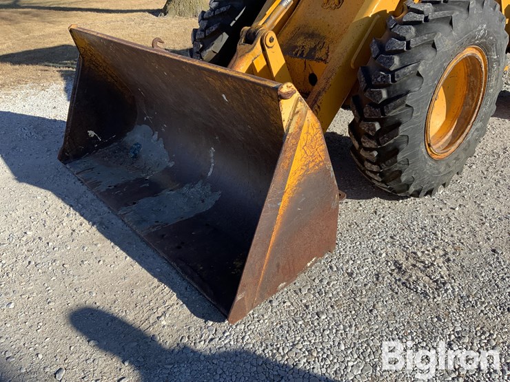 1980-deere-444-image-9