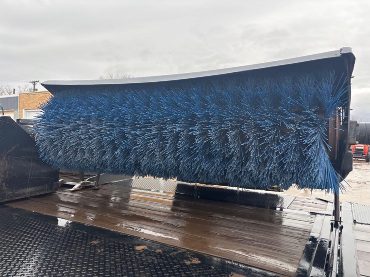 2011-bobcat-broom-image-1