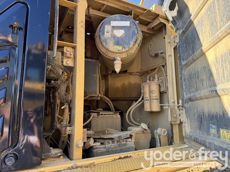 caterpillar-349-image-14