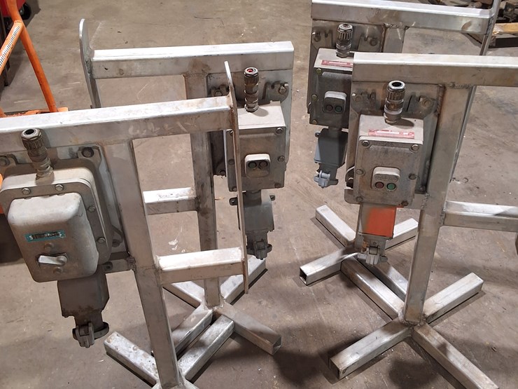 #341-•-explosion-resistant-switches-on-aluminum-stands-image-5