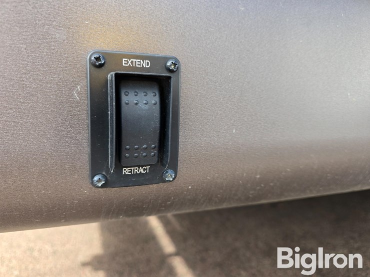 2018-forest-river-wildwood-28rlss-travel-trailer-image-20