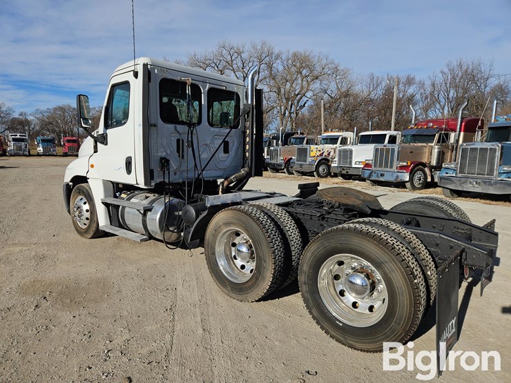 2017-freightliner-cascadia-125-image-7