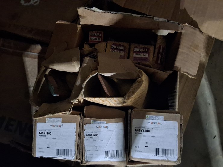 #310-•-box-of-assorted-fuses,-unused-image-7