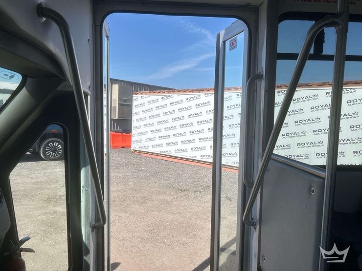 2016-ford-e350-image-15