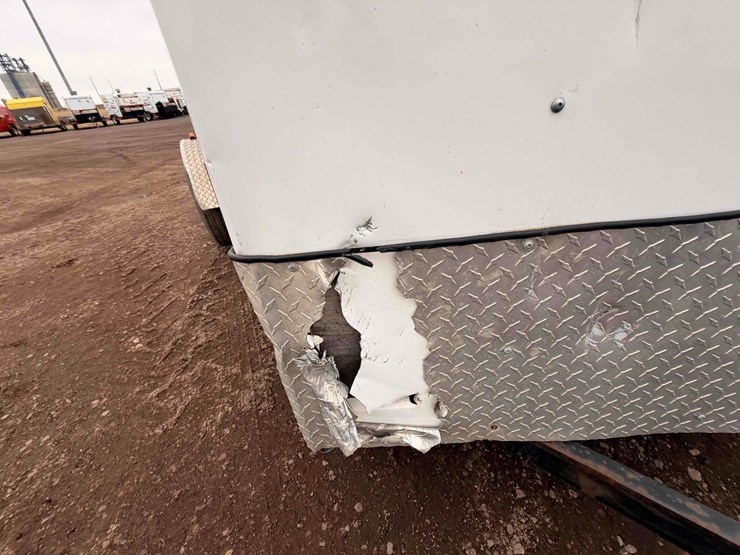 2012-dct-enclosed-trailer-image-12