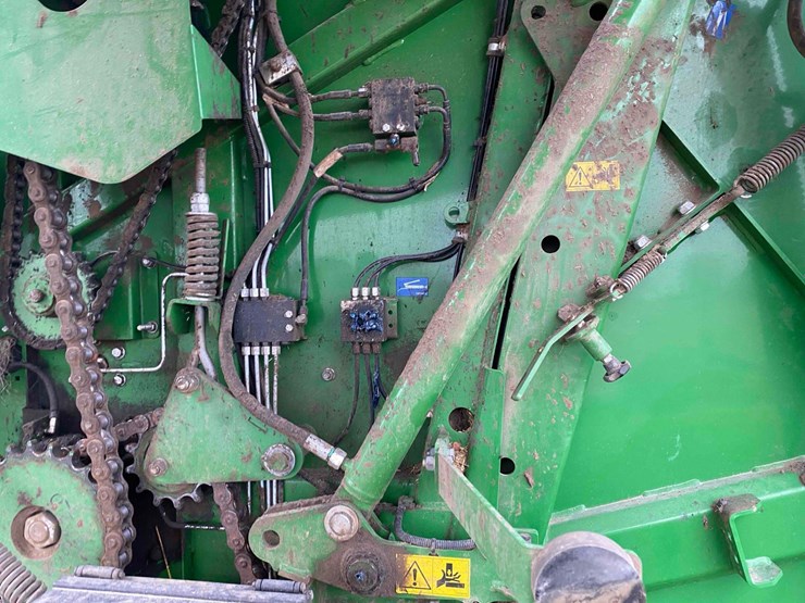 mchale-750-v6-round-baler,-image-55
