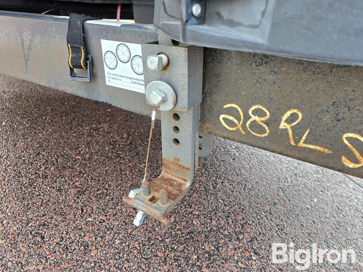 2018-forest-river-wildwood-28rlss-travel-trailer-image-13