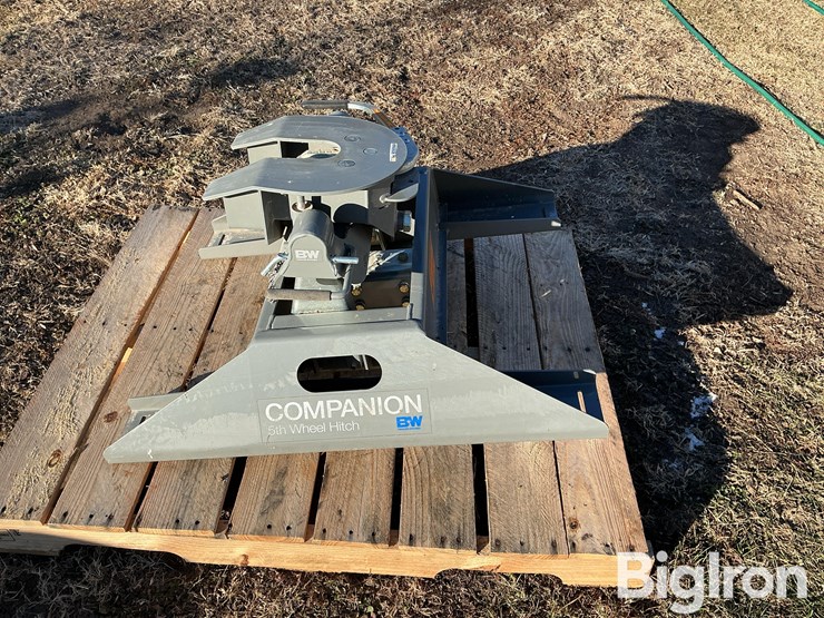 b&w-5th-wheel-rv-hitch-image-8