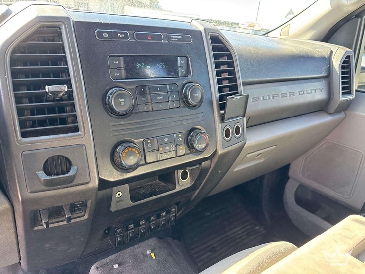 2017-ford-f550-image-18