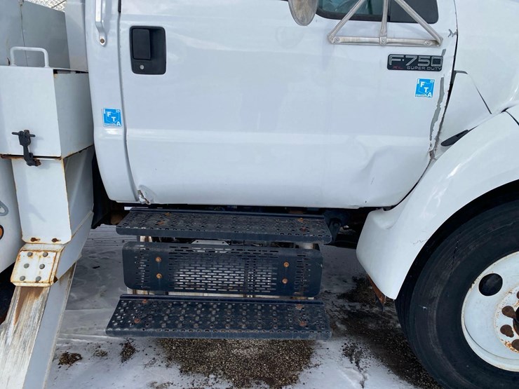 2015-ford-f750-image-8