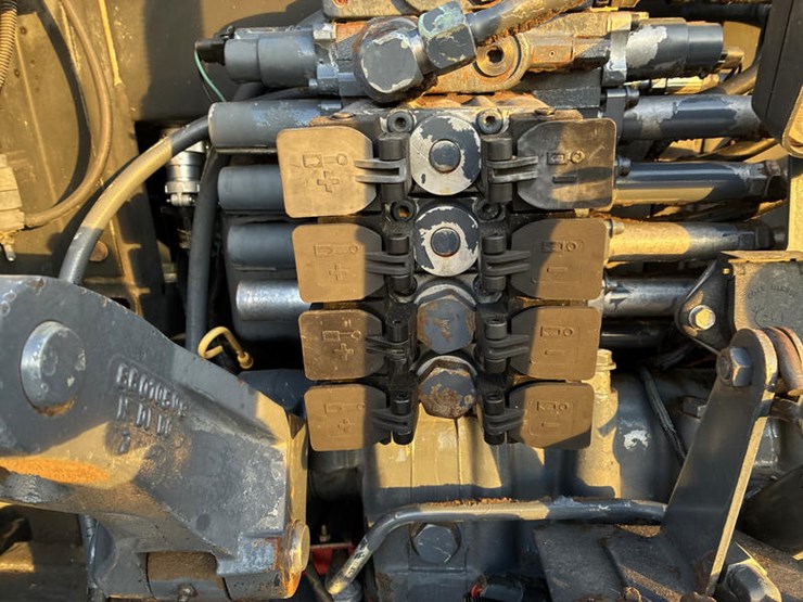 new-holland-8870-image-29