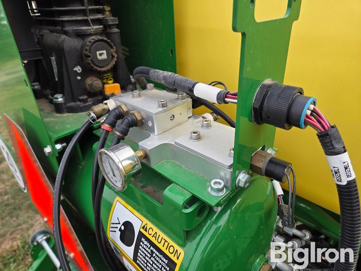 2022-john-deere-1795-image-19