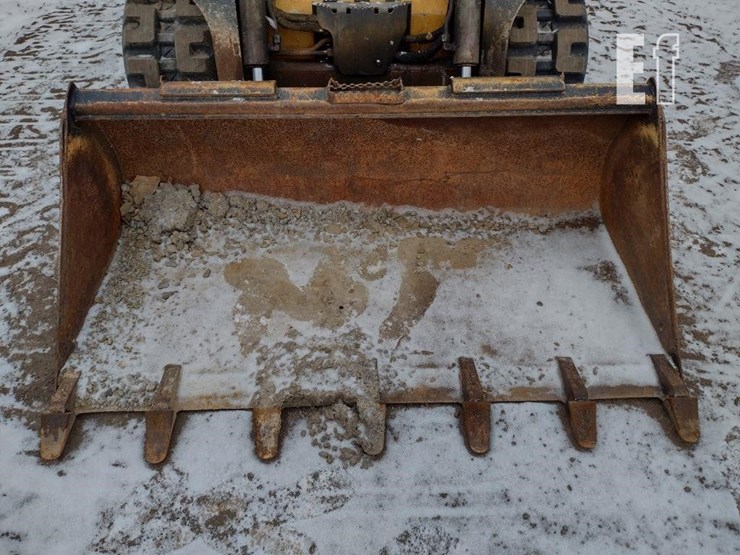 2019-deere-317g-image-16