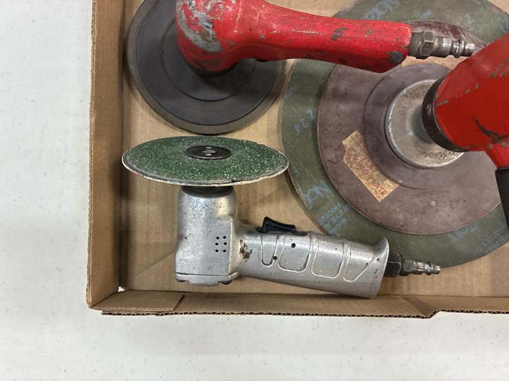 #115327-•-box-of-air-sanders-image-3