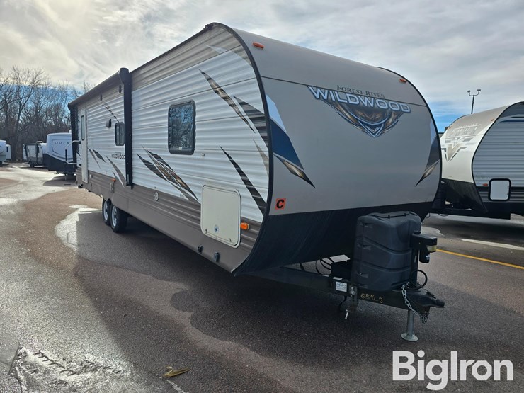 2018-forest-river-wildwood-28rlss-travel-trailer-image-3