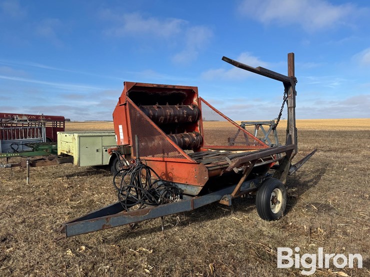 baker-bale-unroller-image-1