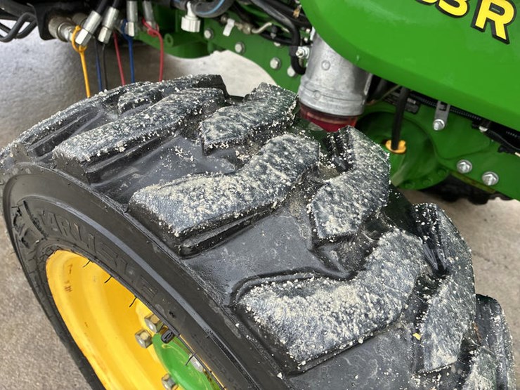 john-deere-3033r-image-40