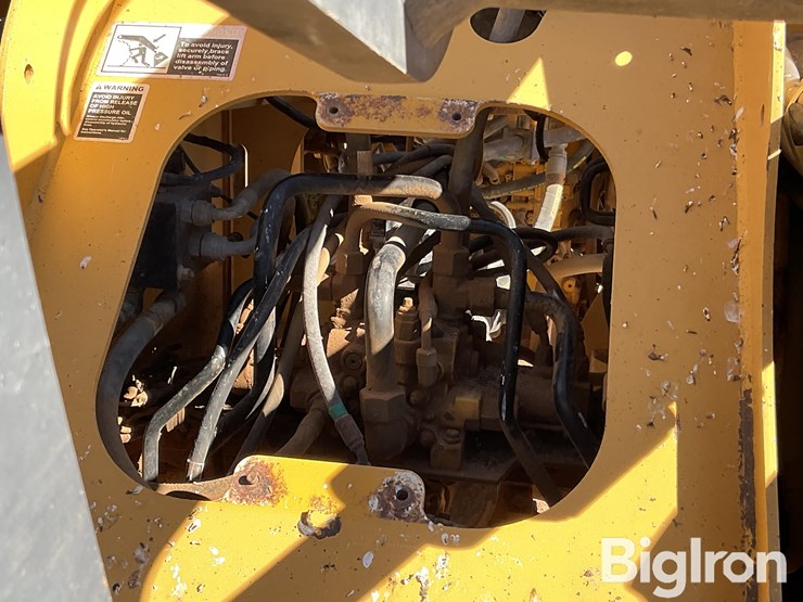 2013-deere-544k-image-17