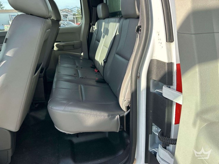 2013-chevrolet-silverado-1500-image-17