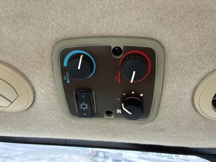 john-deere-3033r-image-60